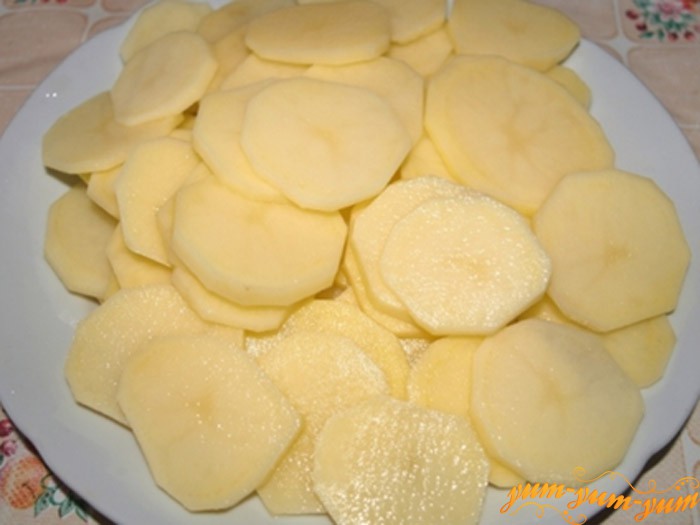 Нарезаем картофель кольцами