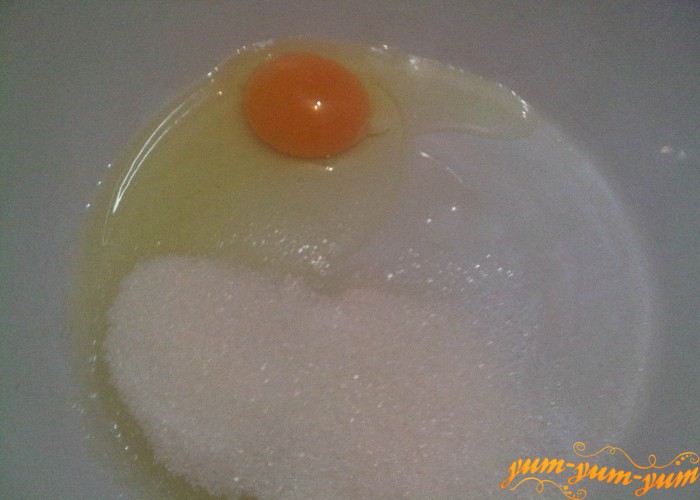 яйцо и сахар для заварного крема