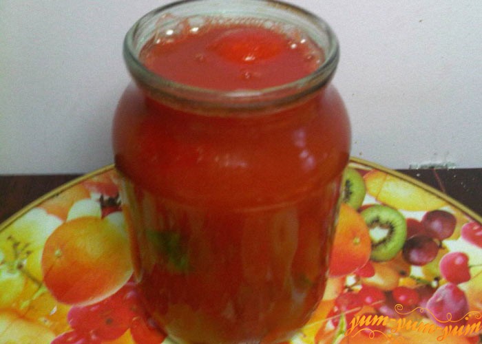 Заливаем овощи горячим томатным соком
