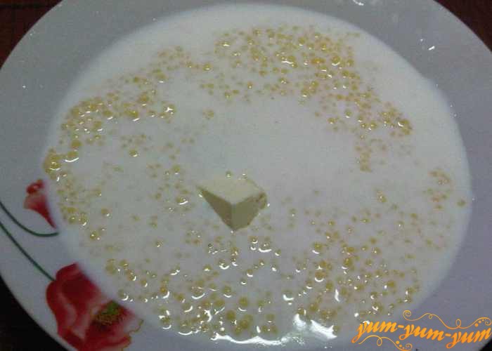 Молочный суп с пшеном подаем к столу