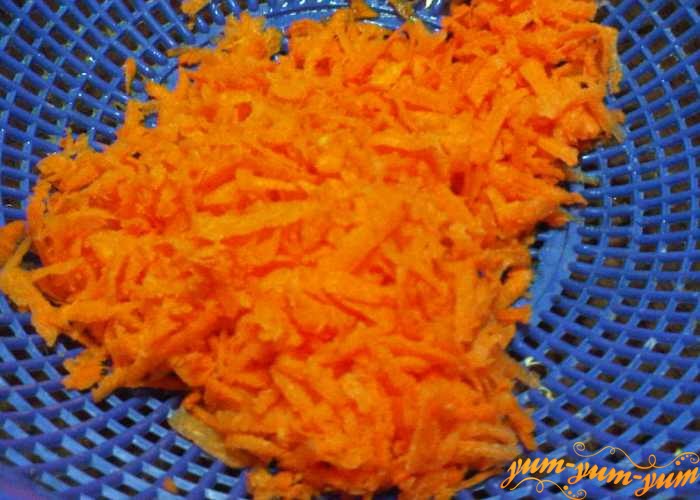 Морковь для рисового супа натереть на терке