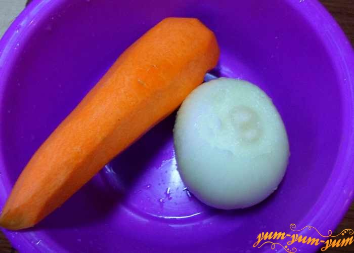 Морковь и лук в суп можно положить целиком
