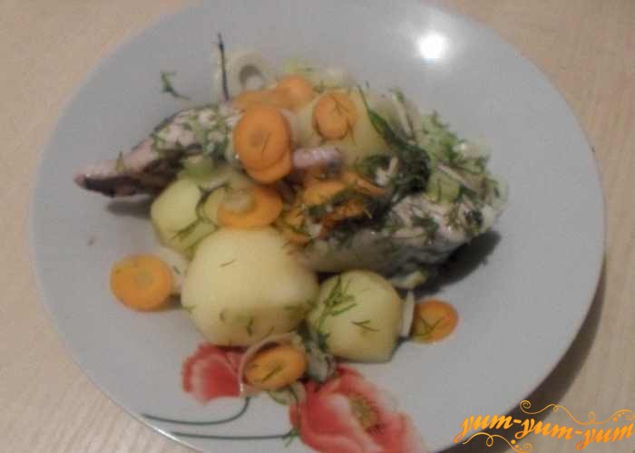 Скумбрия приготовленная в пароварке с овощами готова