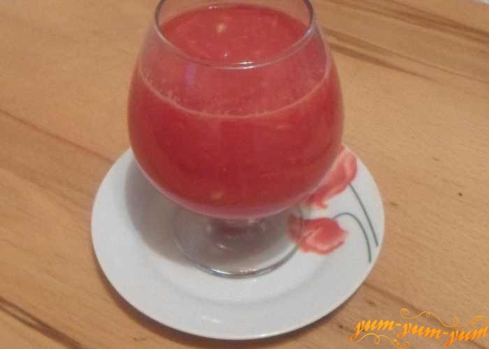 Готовый томатный сок можно пробовать