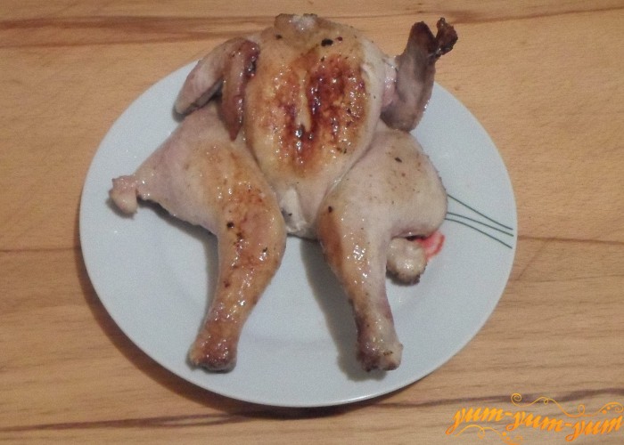 Курицу целиком или кусочками обжарить на сковороде