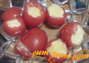 Рецепт помидоров фаршированных сыром с чесноком
