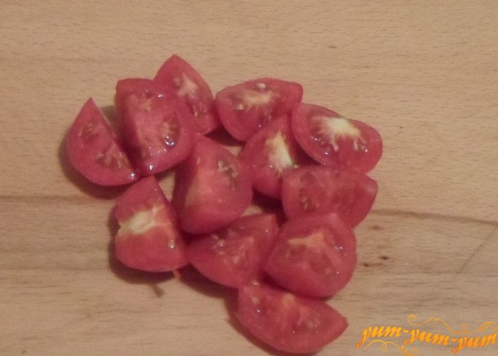 Спелые помидоры лучше резать не очень мелко