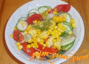 Как приготовить салат со свежей кукурузой