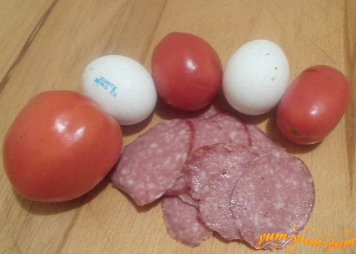 Яйца помидоры колбаса