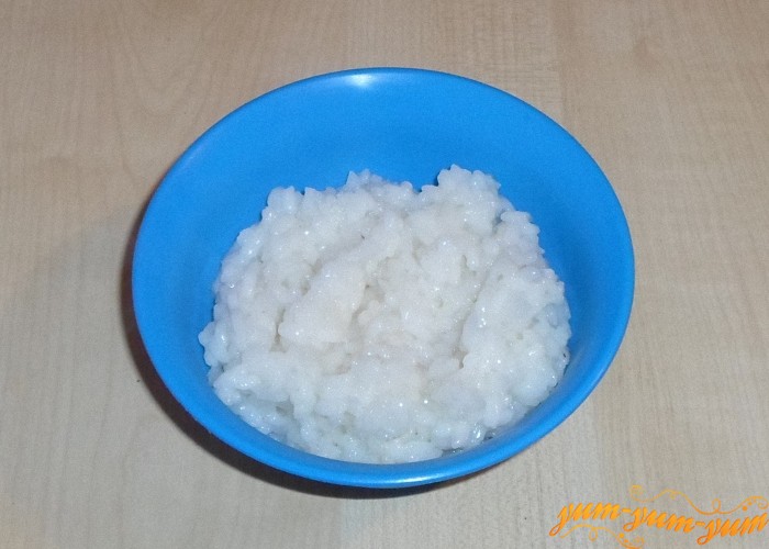 Круглый рис промыть и сварить до готовности