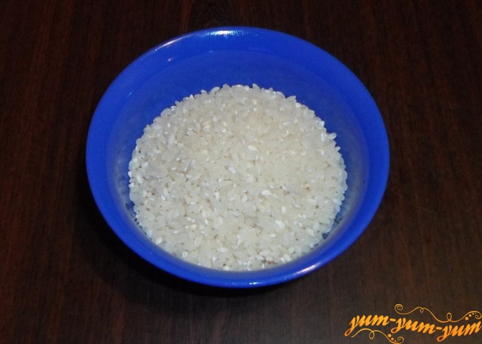 Рис хорошо промыть и оставить в воде