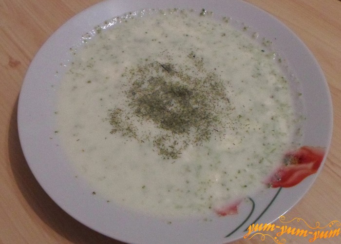 Сырный суп пюре с брокколи подаем к столу