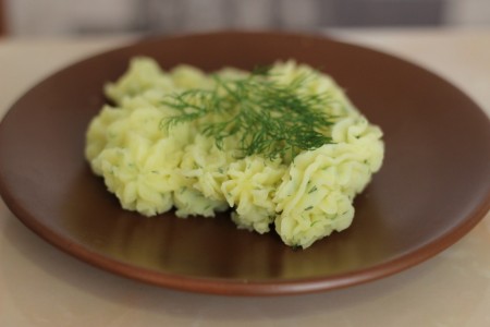 Картофельное пюре с чесноком и зеленью