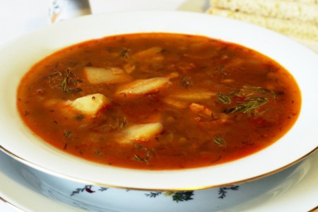 Гороховый суп с курицей и колбасой